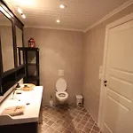 Spacious Wood 50 Min From Bergen بيت للعطل